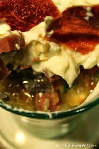 Minestrone con cremoso de queso y crujiente de jamon Minestrone con cremoso de queso y crujiente de jamon