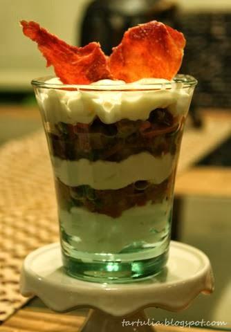 Minestrone con cremoso de queso y crujiente de jamon Minestrone con cremoso de queso y crujiente de jamon