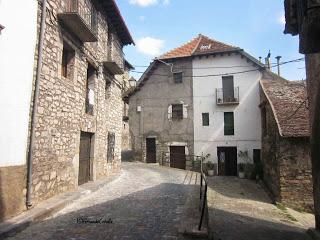 Vistas de Hecho, Pirineo aragonés, Polidas chamineras Vistas de Hecho, Pirineo aragonés, Polidas chamineras