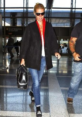 Gwyneth Paltrow, estilo casual con vaqueros y slippers de Christian Louboutin