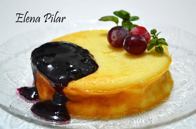 Mini pasteles de Queso con salsa de Arándanos Mini pasteles de Queso con salsa de Arándanos