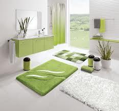 Baños en color blanco y verde Baños en color blanco y verde