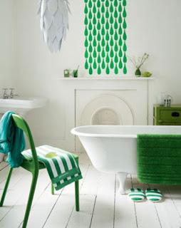 Baños en color blanco y verde Baños en color blanco y verde