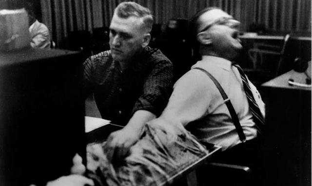 EL PELIGRO DE LA OBEDIENCIA(EL EXPERIMENTO DE STANLEY MILGRAM) EL PELIGRO DE LA OBEDIENCIA(EL EXPERIMENTO DE STANLEY MILGRAM)