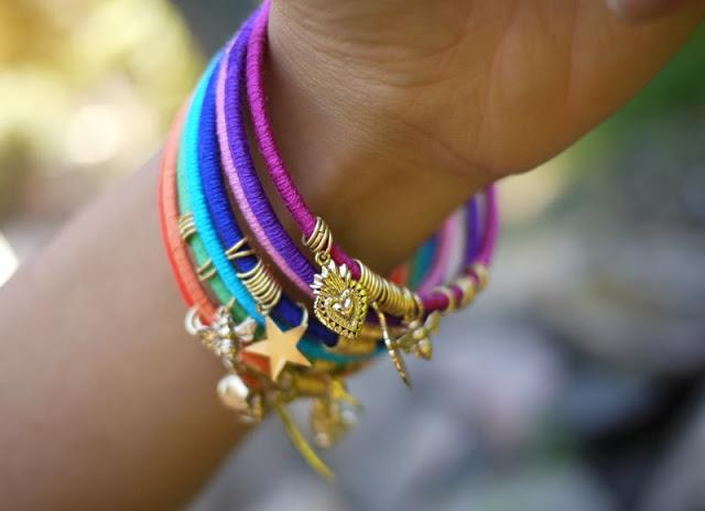 DIY.....BRAZALETES DE COLORES CON COLGANTES DIY.....BRAZALETES DE COLORES CON COLGANTES