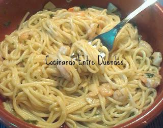 Spaguetis con gambas, ajo y limón