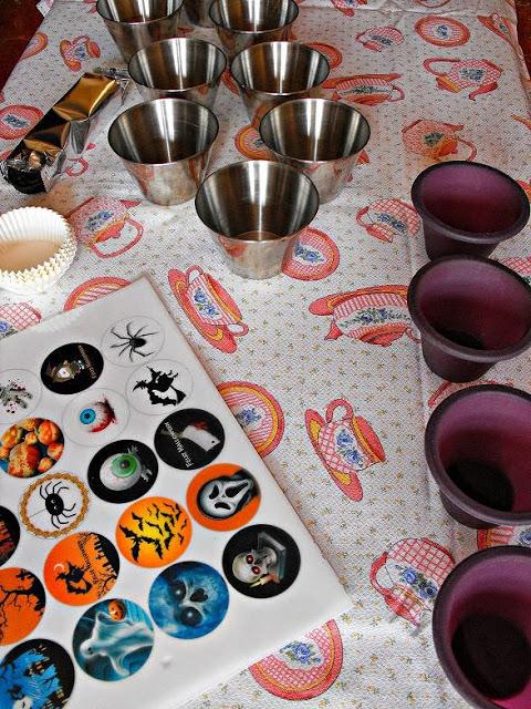 Oreos bañadas en chocolate blanco y decoradas con chocotransfer para Halloween Oreos bañadas en chocolate blanco y decoradas con chocotransfer para Halloween