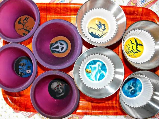 Oreos bañadas en chocolate blanco y decoradas con chocotransfer para Halloween Oreos bañadas en chocolate blanco y decoradas con chocotransfer para Halloween