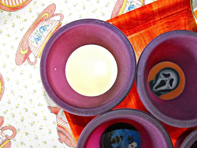 Oreos bañadas en chocolate blanco y decoradas con chocotransfer para Halloween Oreos bañadas en chocolate blanco y decoradas con chocotransfer para Halloween