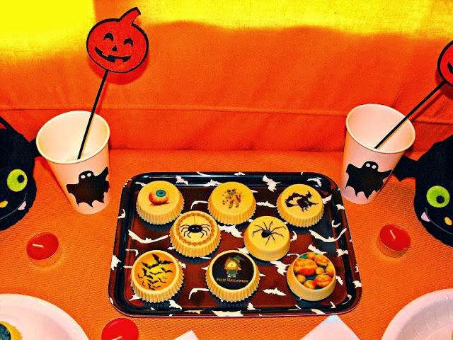 Oreos bañadas en chocolate blanco y decoradas con chocotransfer para Halloween Oreos bañadas en chocolate blanco y decoradas con chocotransfer para Halloween