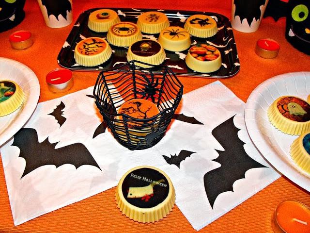 Oreos bañadas en chocolate blanco y decoradas con chocotransfer para Halloween Oreos bañadas en chocolate blanco y decoradas con chocotransfer para Halloween