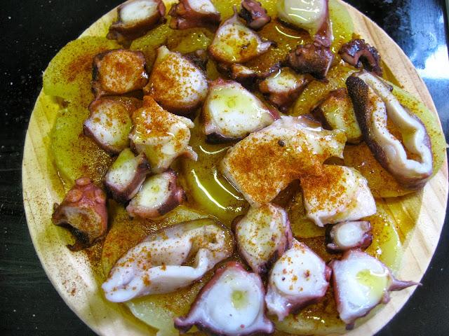 PULPO A LA GALLEGA PULPO A LA GALLEGA