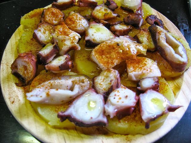 PULPO A LA GALLEGA PULPO A LA GALLEGA