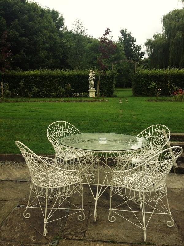 The making of a fashion shoot Image Hosted by ImageShack.us