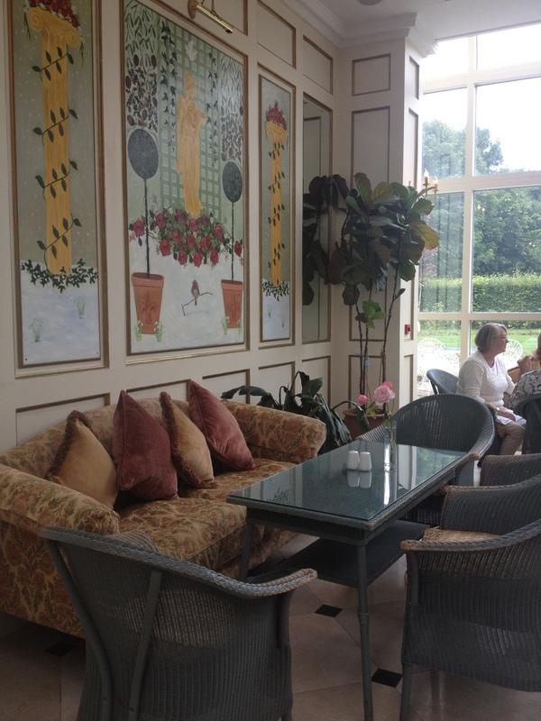 The making of a fashion shoot Image Hosted by ImageShack.us