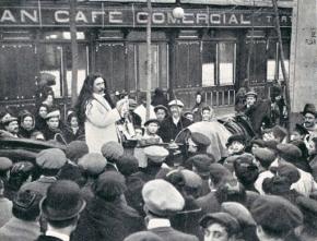 Vendedor ambulante de crecepelo en la Glorieta de Bilbao, Madrid, en 1910