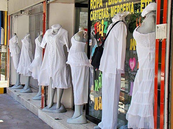 Maduro continúa con la brujería iniciada por Chávez santera_caracas_1