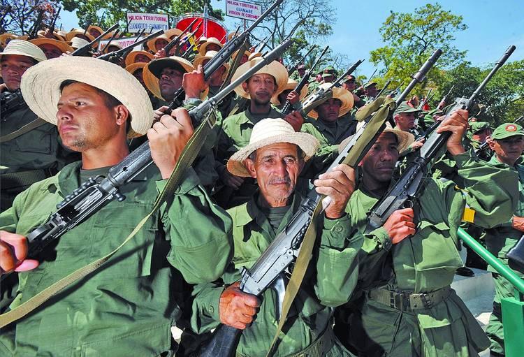 Nicolás Maduro arma civiles contra el pueblo