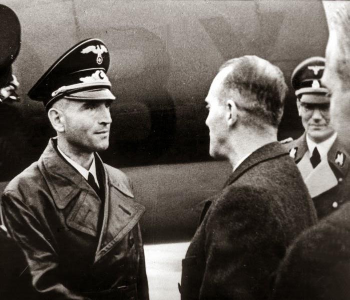 LA EXTRAÑA EXCEPCIÓN LA EXTRAÑA EXCEPCIÓN