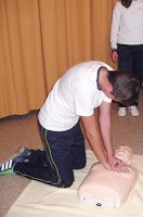 Alumnos del Colegio Claret de Don Benito aprenden técnicas de resucitación cardiopulmonar con   el programa ESVAP de semFYC.