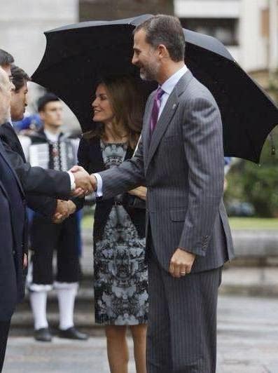 Letizia llega a Oviedo para los Premios Príncipe vestida de Felipe Varela Letizia llega a Oviedo para los Premios Príncipe vestida de Felipe Varela