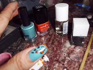 Azul a juego con el bikini. Azul a juego con el bikini.