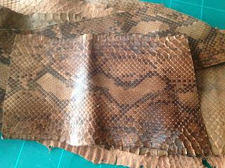 Clutch en serpiente - realizado a mano Clutch en serpiente - realizado a mano