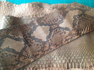 Clutch en serpiente - realizado a mano Clutch en serpiente - realizado a mano