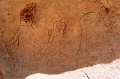 ¿A QUIEN REPRESENTAN LAS PINTURAS RUPESTRES DE LAS CUEVAS TASSILI?