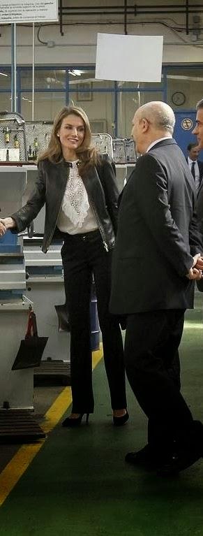 Dña. Letizia, cazadora de cuero y zapatos de salón en Teverga Dña. Letizia, cazadora de cuero y zapatos de salón en Teverga