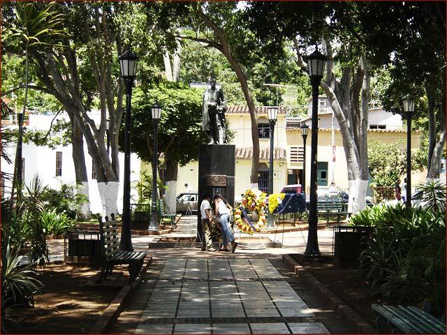 Plaza Bolívar en La Asuncion Plaza Bolívar en La Asuncion