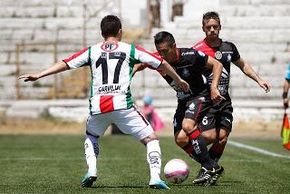 ANTOFAGASTA LOGRÓ UN AGÓNICO TRIUNFO SOBRE PALESTINO EN LA CAPITAL ANTOFAGASTA LOGRÓ UN AGÓNICO TRIUNFO SOBRE PALESTINO EN LA CAPITAL