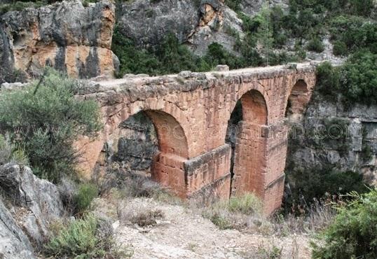 Senderismo en Valencia, hacia el acueducto romano de Peña Cortada