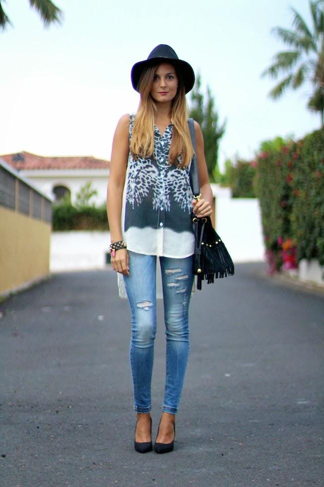 Ripped jeans and leopard Ripped jeans and leopard