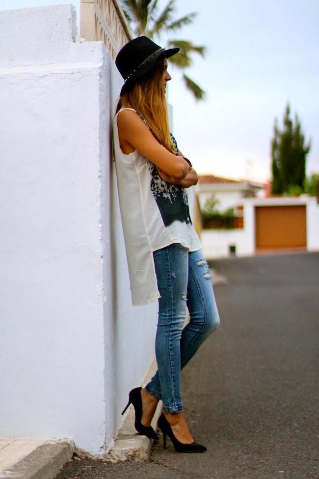 Ripped jeans and leopard Ripped jeans and leopard