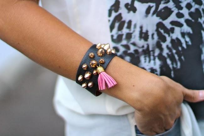 Ripped jeans and leopard Ripped jeans and leopard