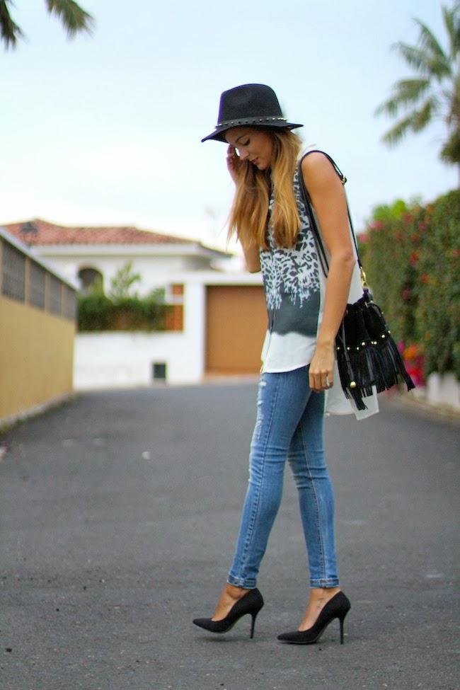 Ripped jeans and leopard Ripped jeans and leopard