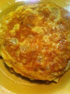 Prepara una tortilla de patatas rellena en 10 minutos Prepara una tortilla de patatas rellena en 10 minutos