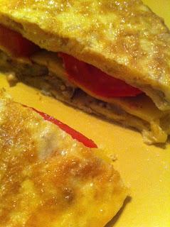 Prepara una tortilla de patatas rellena en 10 minutos Prepara una tortilla de patatas rellena en 10 minutos