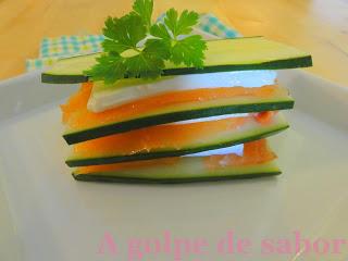 Milhojas de pepino, salmón y queso blanco Milhojas de pepino, salmón y queso blanco