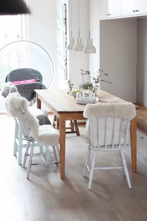 Ideas de decoración de invierno ideas-decoracion-estilo-nordico-alfombra-piel-oveja-calidez-top-blog-deco