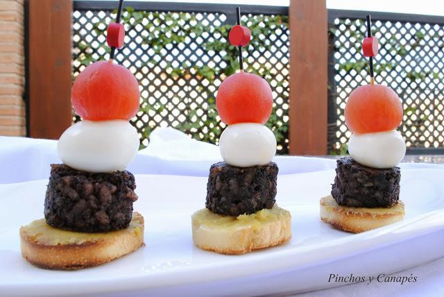 PINCHO DE MORCILLA CON PURÉ DE MANZANA. 5 ESTRATOS.