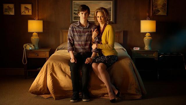 Bates Motel (2013) La serie que retrata la juventud de Norman Bates, el célebre psicópata de Psicosis...