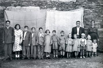 “Pano de fondo/ Paño de fondo”, foto de estudio fuera del estudio. Familia_Vidal_1930
