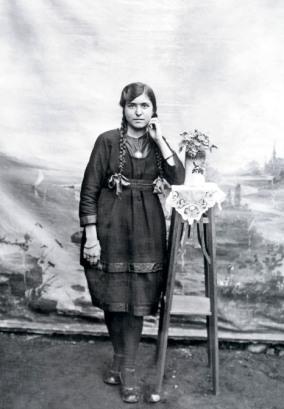 “Pano de fondo/ Paño de fondo”, foto de estudio fuera del estudio. Chica_Vidal_1930