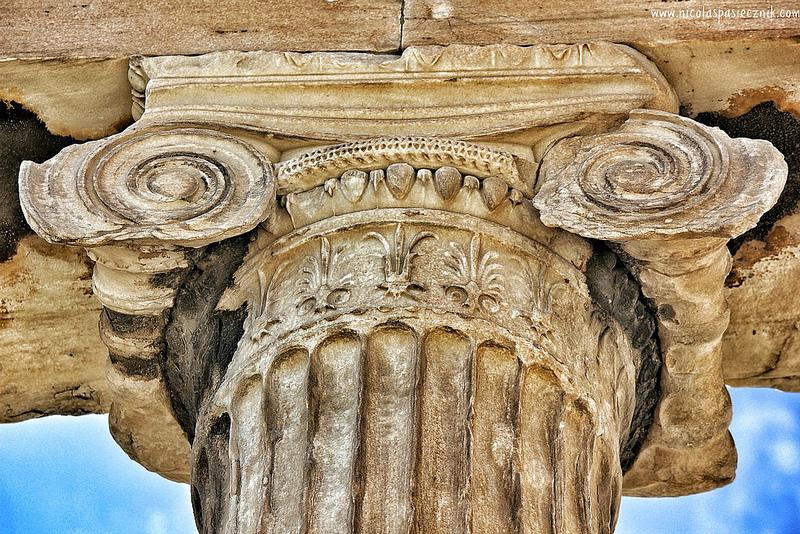 Acrópolis: cerca de los dioses y lejos de los hombres Acrópolis: cerca de los dioses y lejos de los hombres