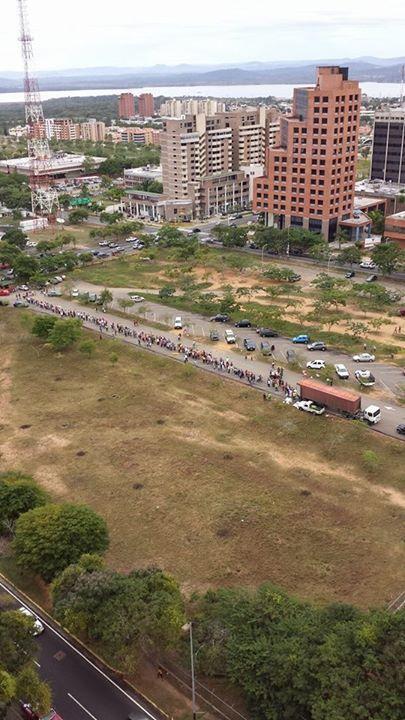 Cola en Ciudad Guayana, Bolívar, para comprar papel higiénico.