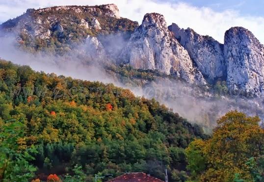 Recorriendo los senderos de España durante el otoño