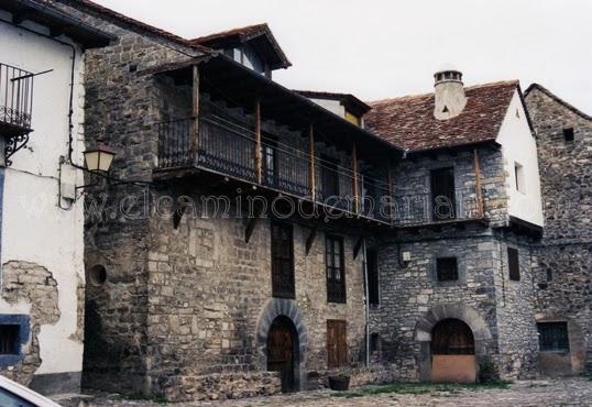 Recorriendo los senderos de España durante el otoño