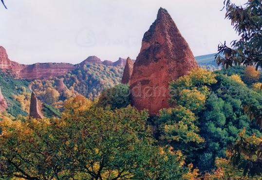 Recorriendo los senderos de España durante el otoño